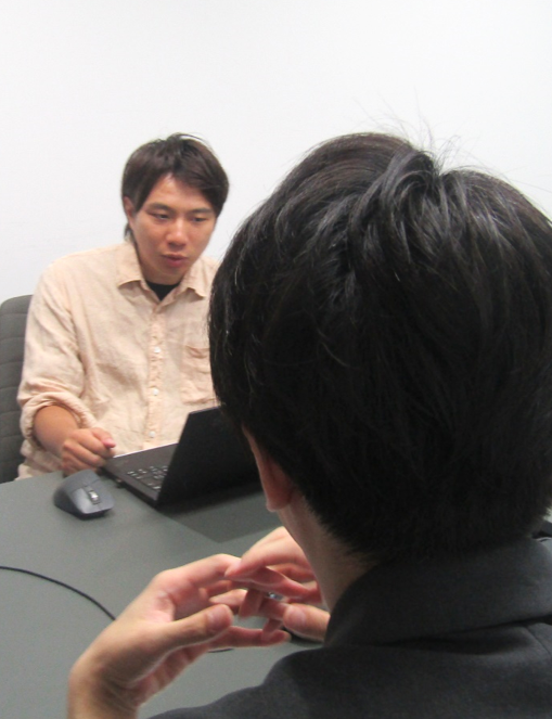 インタビューの様子